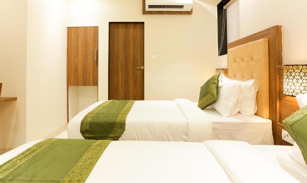 Hotel Delight Mumbai  Buitenkant foto