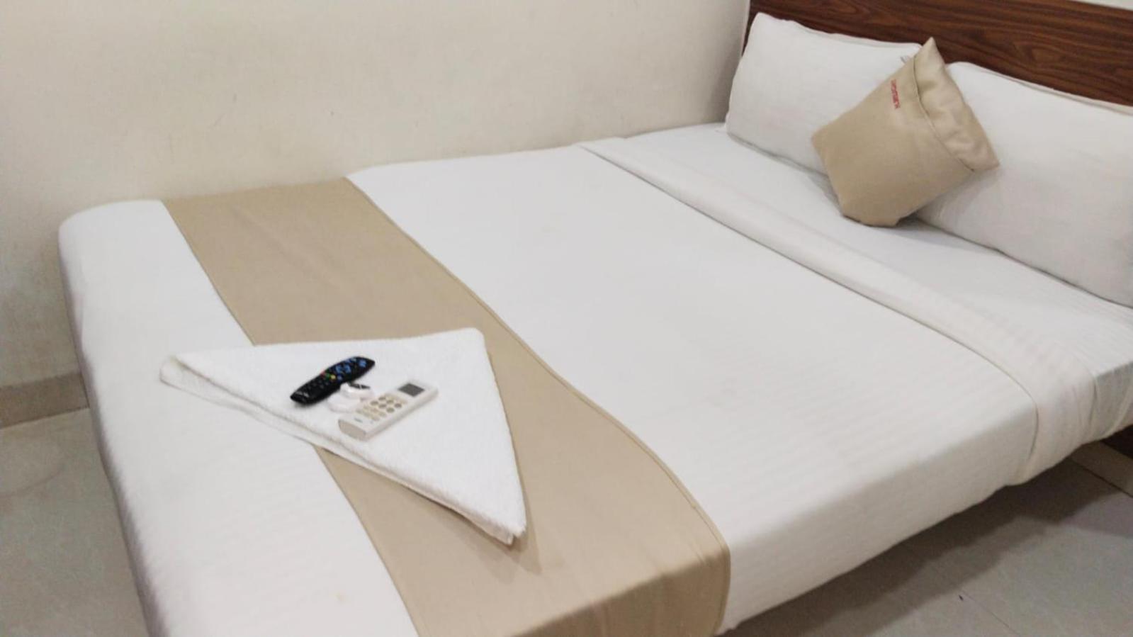 Hotel Delight Mumbai  Buitenkant foto
